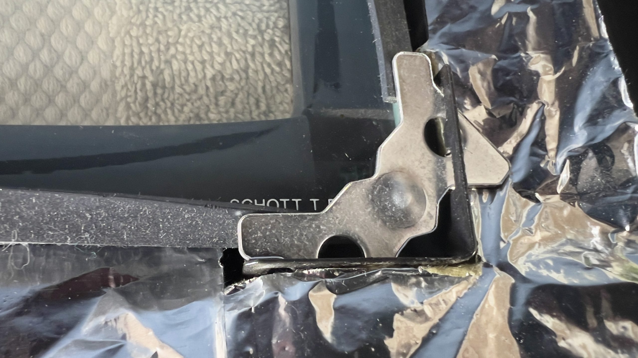Pressure bracket for double glazed door Pressure bracket for double glazed door